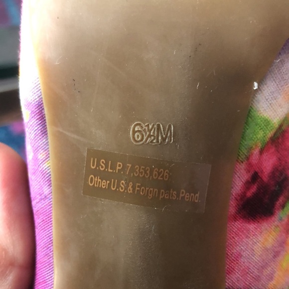 GUESS PATCHES STILETTO PEEP TOE PLATFORM PUMPS • sz 6.5M - Picture 14 of 17